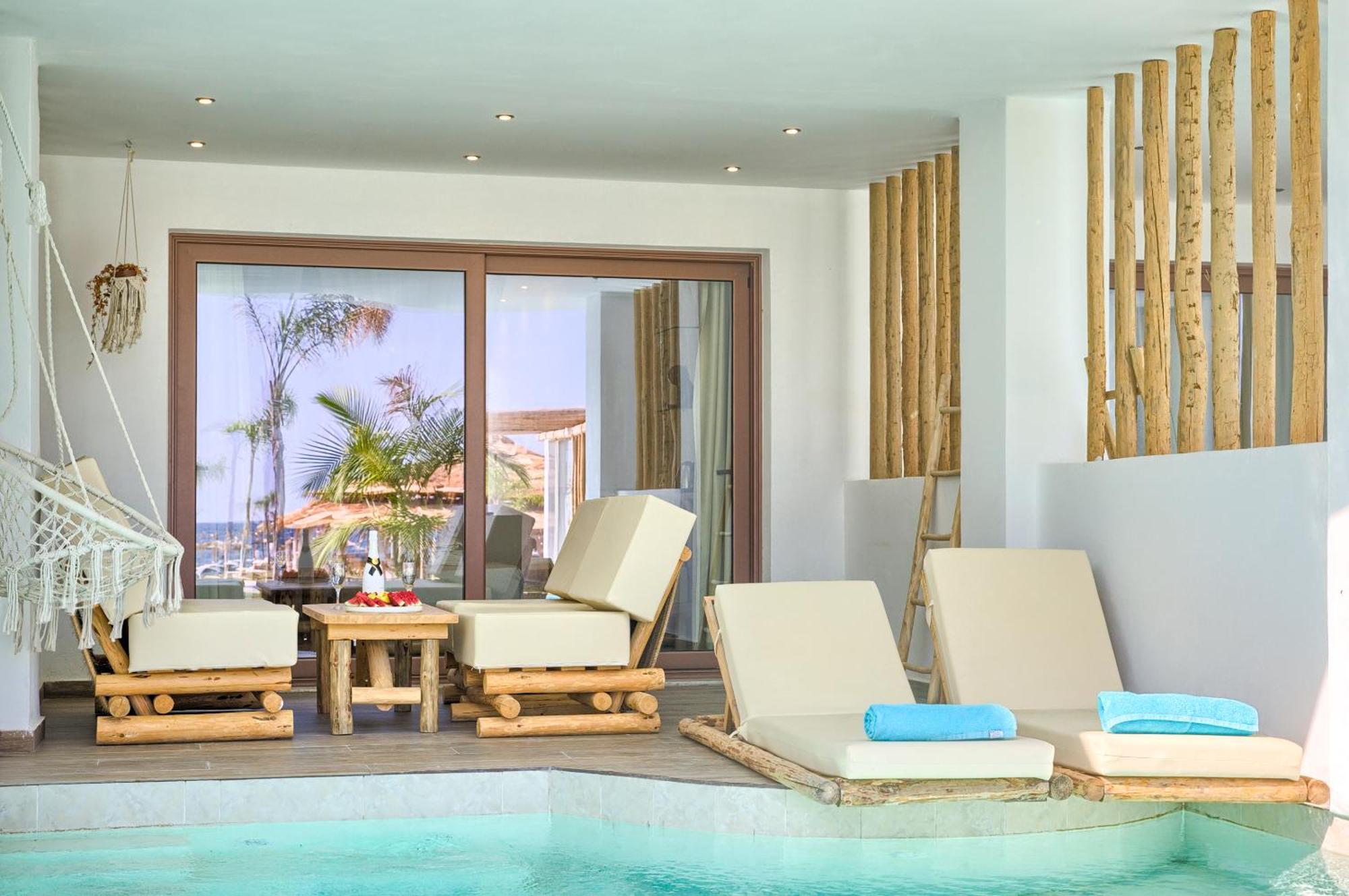 Alia Luxury Suites And Spa ฮารากิ ภายนอก รูปภาพ